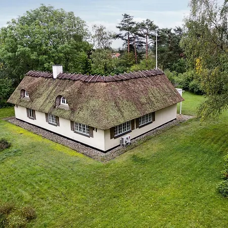 Casa de Férias Historic, Charming House With A Fantastic Garden Højby