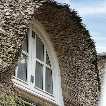 Historic, Charming House With A Fantastic Garden * Højby