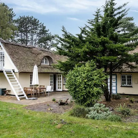 Historic, Charming House With A Fantastic Garden * Højby